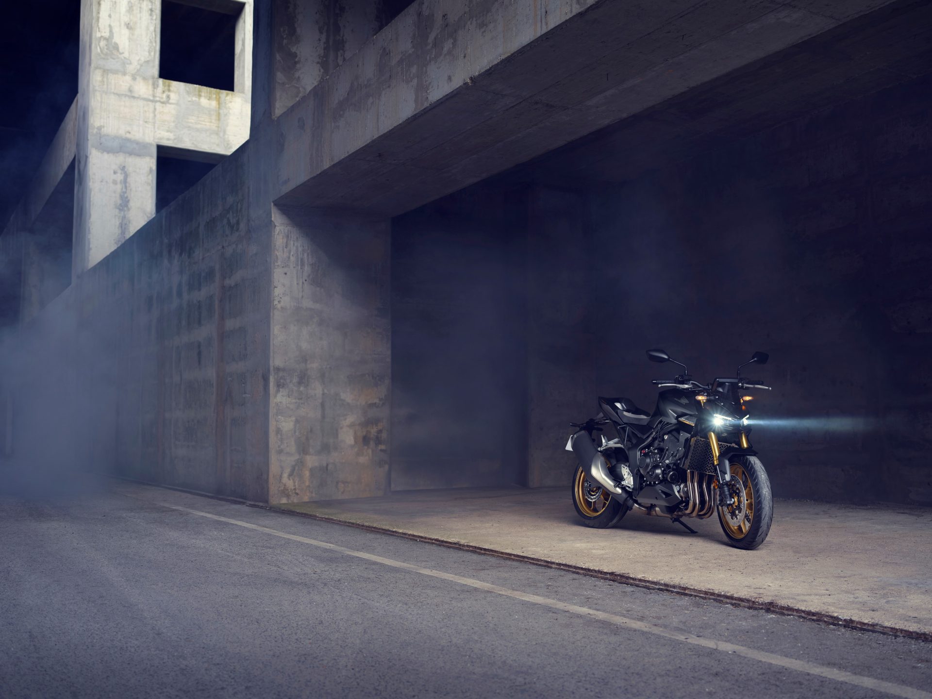497712_25YM_Honda_CB1000_Hornet