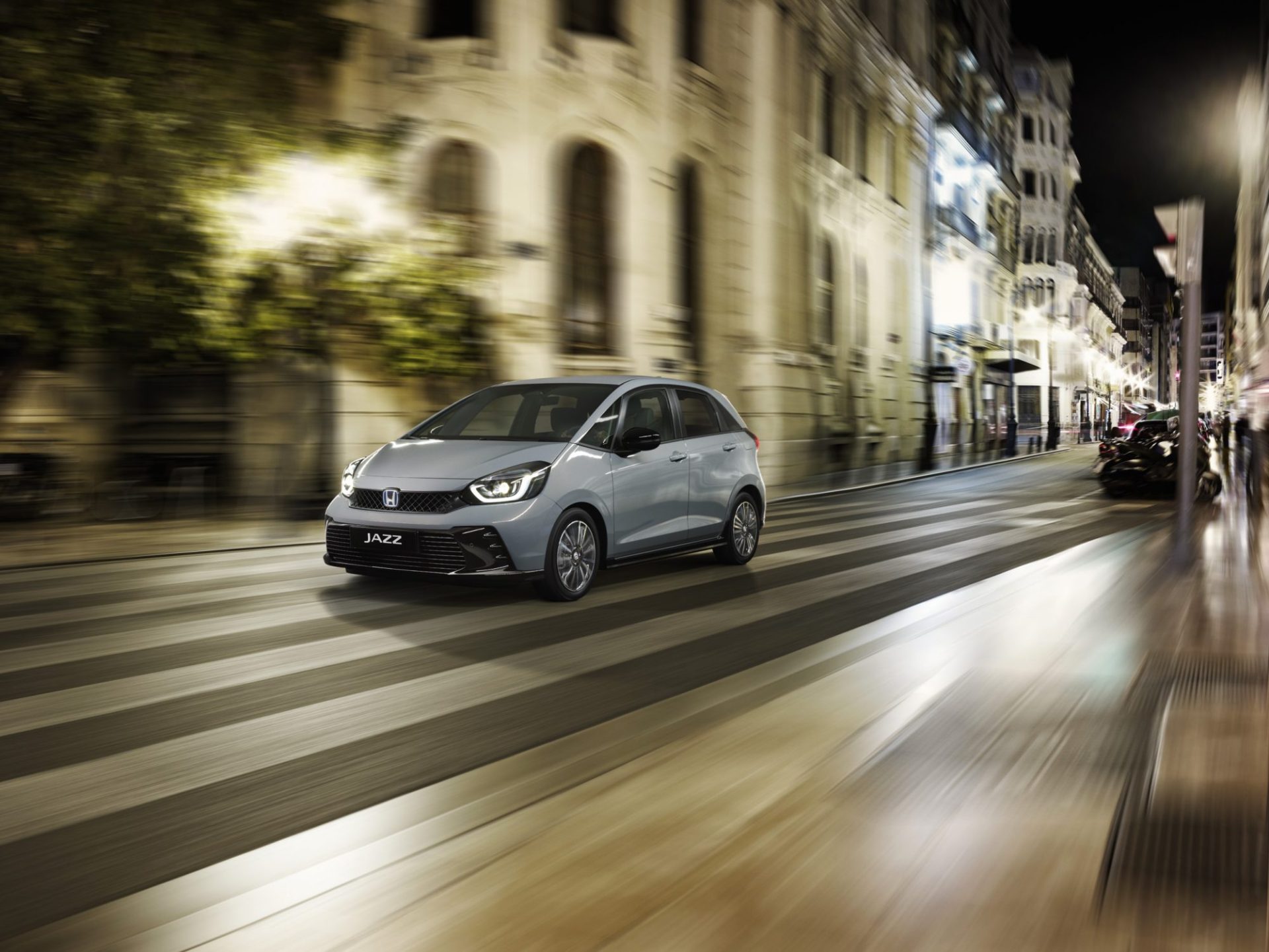 24YM_Jazz_HME_Sport_Front_Dynamic_CityCentre_KG-2000×1501