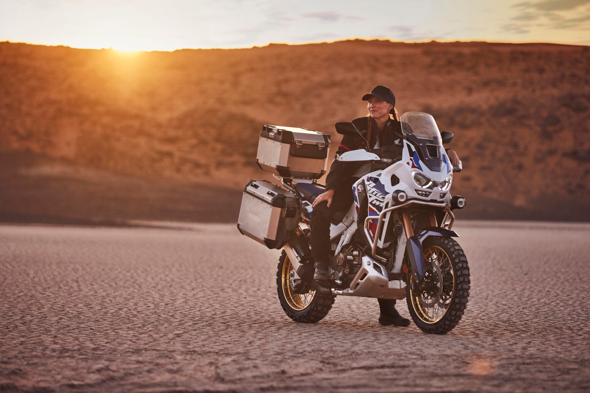 451588_24YM_CRF1100L_AFRICA_TWIN_ADVENTURE_SPORTS