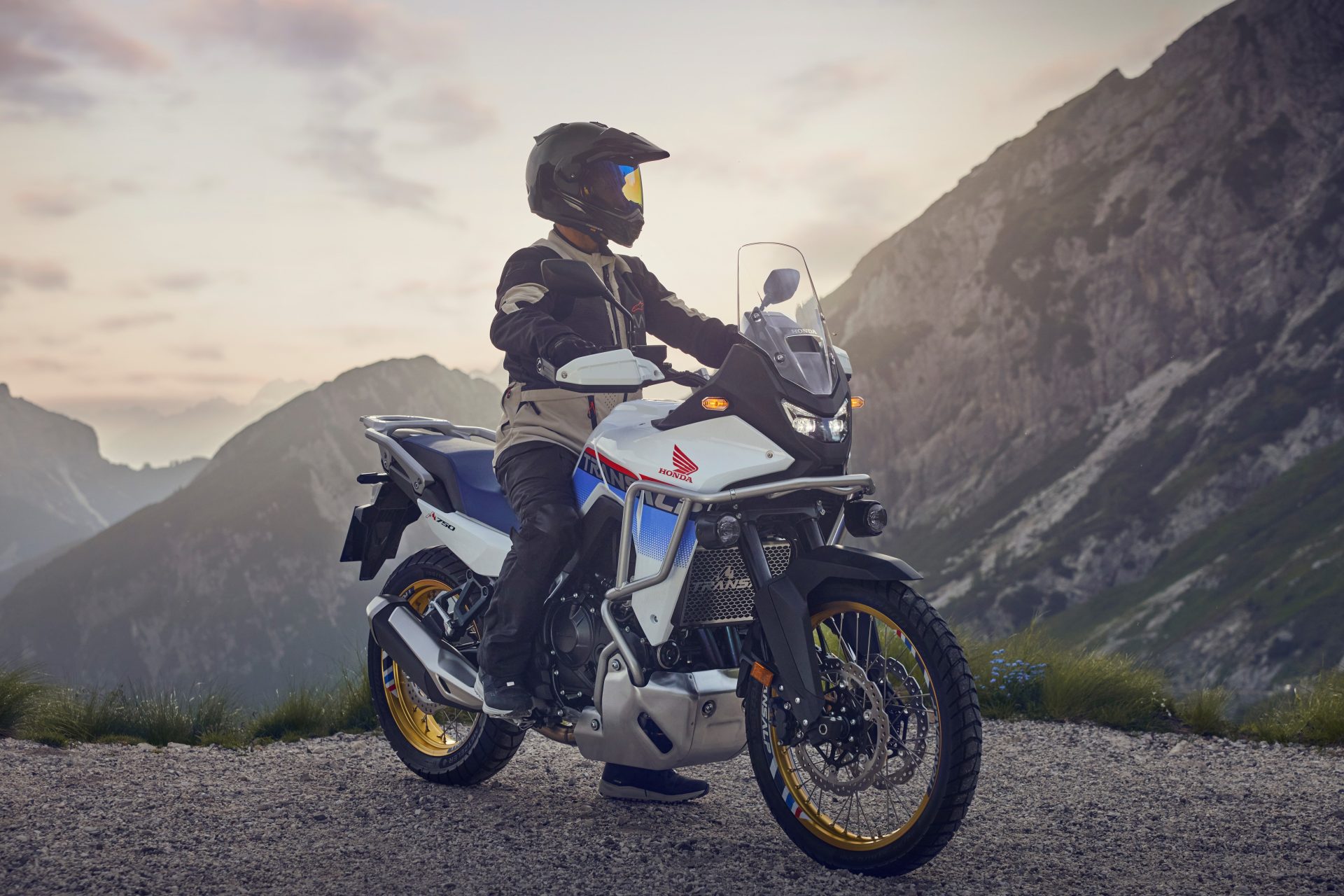 504970_25YM_Honda_XL750_Transalp