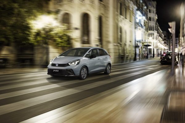 24YM_Jazz_HME_Sport_Front_Dynamic_CityCentre_KG-2000x1501